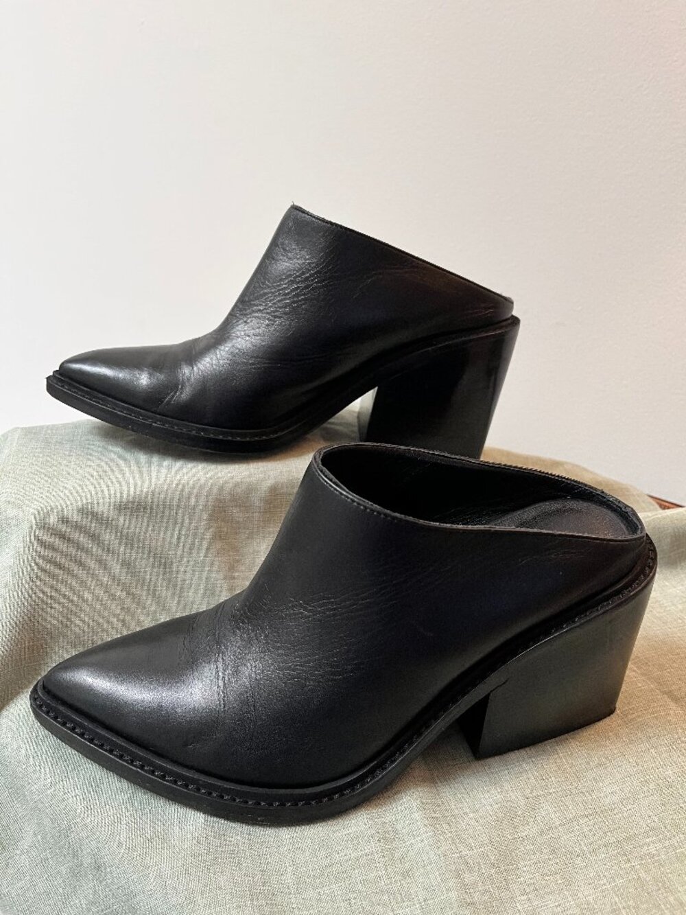Helmut Lang Black Leather Architectural Block Heel Mules EU 38 - Picture 1 of 4
